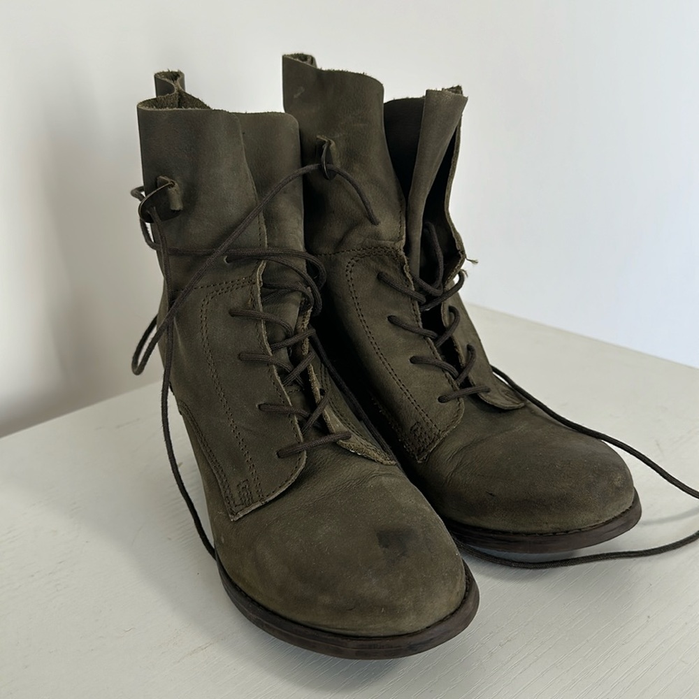 Steve Madden arm green booties